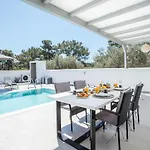 Villaphysis With Private Pool *