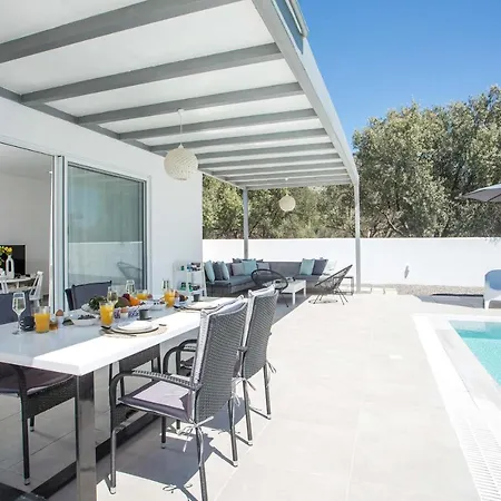 Villaphysis With Private Pool * Lardos