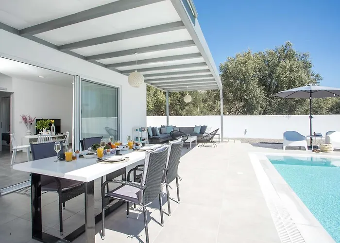 Villaphysis With Private Pool * Lardos