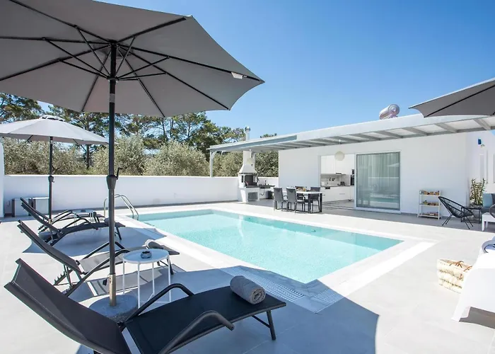 Villaphysis With Private Pool 빌라 라도스